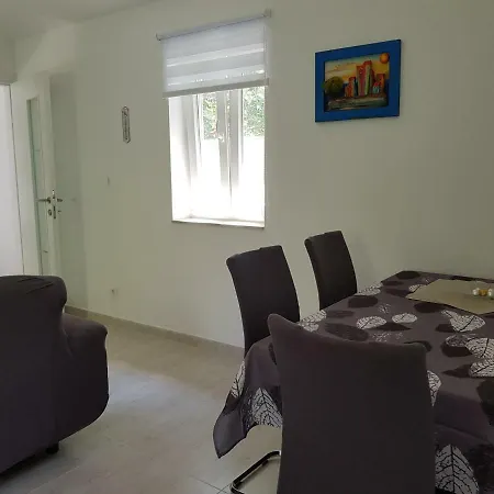 Zdenka Apartment *